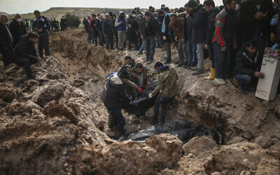 People bury their loved ones, victims of the earthquake, in Adiyaman, Turkey, February 10, 2023. (AP Photo/Emrah Gurel)