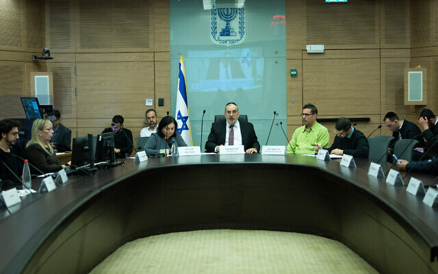 Ya'akov Asher, head of the Interior and Environmental Protection Committee, center, leads a committee meeting at the Knesset in Jerusalem, January 10, 2023. (Yonatan Sindel/Flash90)