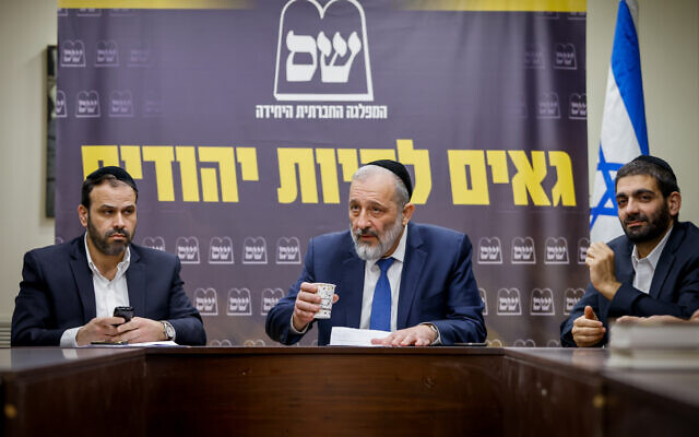 Shas leader Aryeh Deri (C) leads a Knesset faction meeting on January 30, 2023. (Olivier Fitoussi/Flash90)
