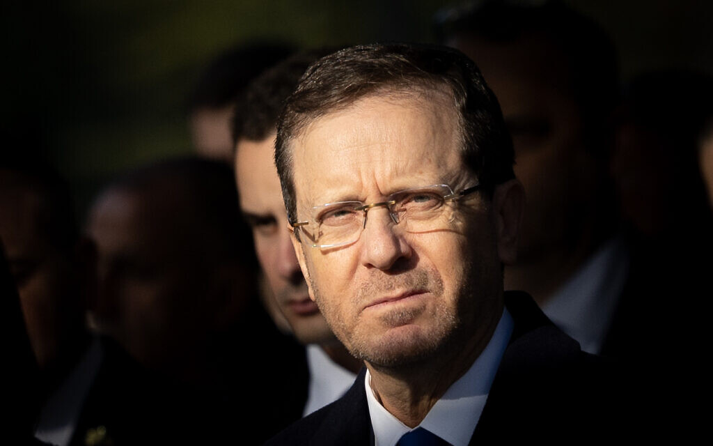 President Isaac Herzog at the funeral of former Knesset speaker Shevach Weiss on February 5, 2023. (Yonatan Sindel/Flash90)