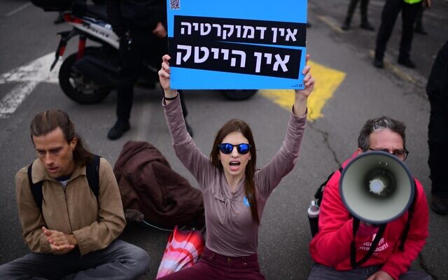 Workers from the high-tech sector protest against the proposed changes to the legal system, in Tel Aviv, on February 7, 2023. (Tomer Neuberg/Flash90)