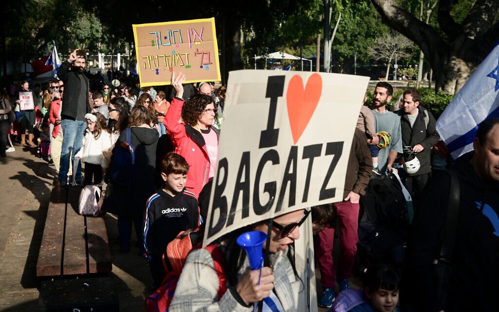 Thousands of protesters head to Knesset as coalition soldiers on with legal overhaul - Vimarsana News