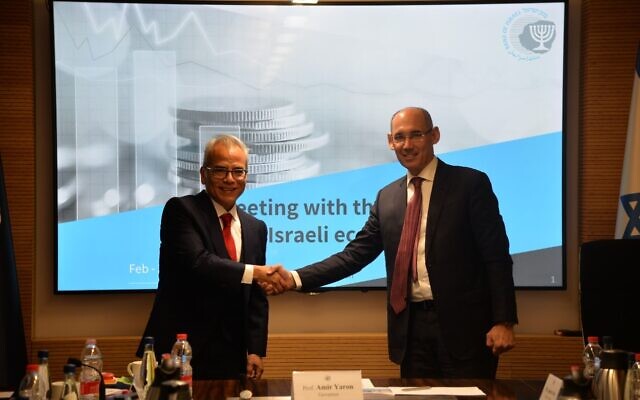 Bank of Israel governor Amir Yaron (right) meets with Miguel Segoviano, the new mission chief to Israel at the IMF, February 7, 2023. (Bank of Israel spokesperson)