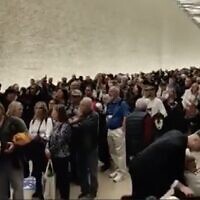 Tourists arriving at Ben Gurion Airport wait in long queues to clear passport control, February 13, 2023. (Screenshot/Channel 12; used in accordance with Clause 27a of the Copyright Law)