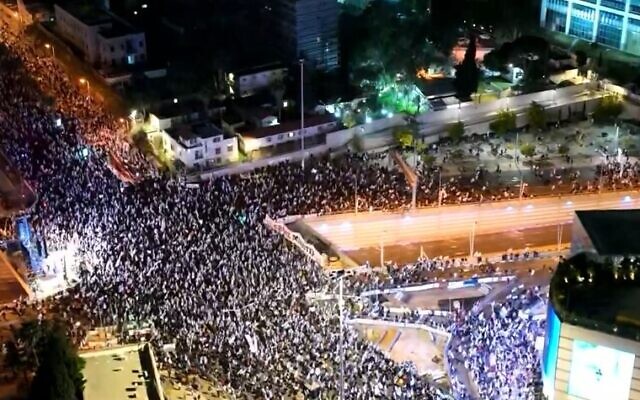 An aerial drone shot of anti-government protesters in Tel Aviv on February 25, 2023. (Screenshot)