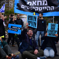 Workers from the high-tech sector protest against the proposed changes to the legal system, in Tel Aviv, on February 7, 2023. (Tomer Neuberg/Flash90)