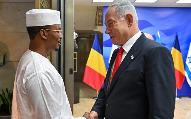 Prime Minister Benjamin Netanyahu, right, welcomes Chad's President Mahamat Deby in Jerusalem, February 1, 2023 ((Kobi Gideon/GPO)