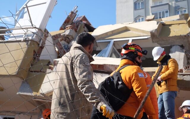 Israeli and local rescue teams work to retrieve survivors from the rubble of collapsed buildings in Kahramanmaras, on February 8, 2023, following a 7.8-magnitude earthquake that struck southeast Turkey. (Judah Ari Gross/Times of Israel)