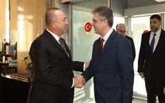 Foreign Minister Eli Cohen (R) is greeted by Turkey's Foreign Minister Mevlut Cavusoglu in Ankara, February 14, 2023 (Foreign Ministry)