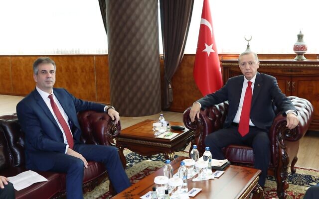 Foreign Minister Eli Cohen (L) meets Turkey's President Recep Tayyip Erdogan in Ankara, February 14, 2023 (Presidency of the Republic of Turkiye)