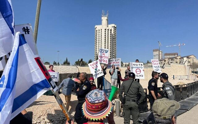 A counter-demonstration in support of the government's judicial overhaul and against the High Court's 'dictatorship,' in Jerusalem, February 20, 2023. (Carrie Keller-Lynn/Times of Israel)