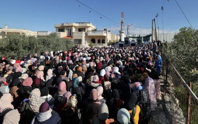 Palestinian Muslim worshippers heading to Jerusalem's Al-Aqsa Mosque on the Temple Mount to attend the second Friday noon prayer of the holy month of Ramadan, wait to cross a checkpoint in the West Bank city of Bethlehem, on March 31, 2023. (HAZEM BADER/AFP)