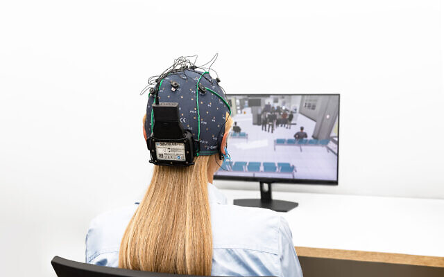 Patient using Prism for PTSD along with Prism’s interactive audio/visual interface. This prescribed treatment is administered under the supervision of healthcare professionals (Courtesy of GrayMatters Health)