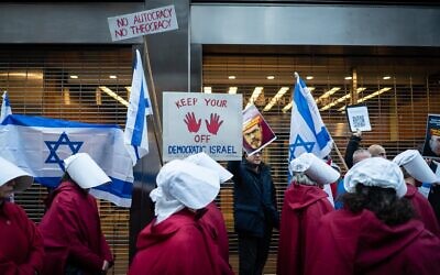 Israelis opposed to the government's judicial overhaul protest outside the Tikvah Fund's offices in New York City, March 8, 2023. (Luke Tress/Times of Israel)