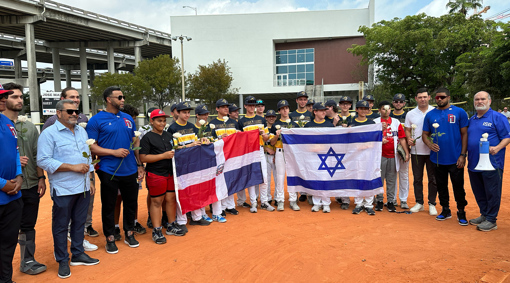 Israeli and Dominican WBC teams promote friendship