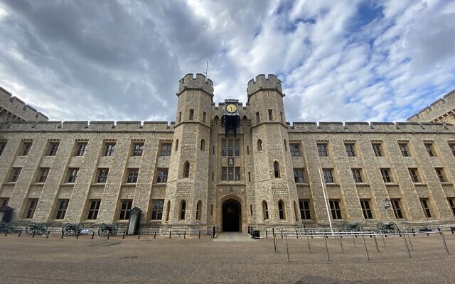 A photograph of the Jewel House in the Tower of London where the Crown Jewels are kept. (© Historic Royal Palaces)