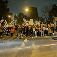 Israelis protest outside a Jerusalem hotel where an AIPAC delegation is meeting Prime Minsiter Benjamin Netanyahu on March 13, 2023 (Nadav Galon)