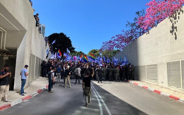 Protesters block roads in Tel Aviv on March 16, 2023 (Times of Israel)