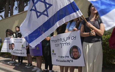 People line the street outside of the funeral of Elan Ganeles, 27, a dual US-Israeli citizen from West Hartford, Connecticut, in Raanana, March 1, 2023. (AP/Tsafrir Abayov)