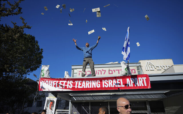 Israelis protest against plans by Prime Minister Benjamin Netanyahu's new government to overhaul the judicial system, outside the offices of the conservative Kohelet Policy Forum think tank, which is helping spearheaded the overhaul to Israel's judiciary, in Jerusalem, March 9, 2023. (AP Photo/Ohad Zwigenberg)