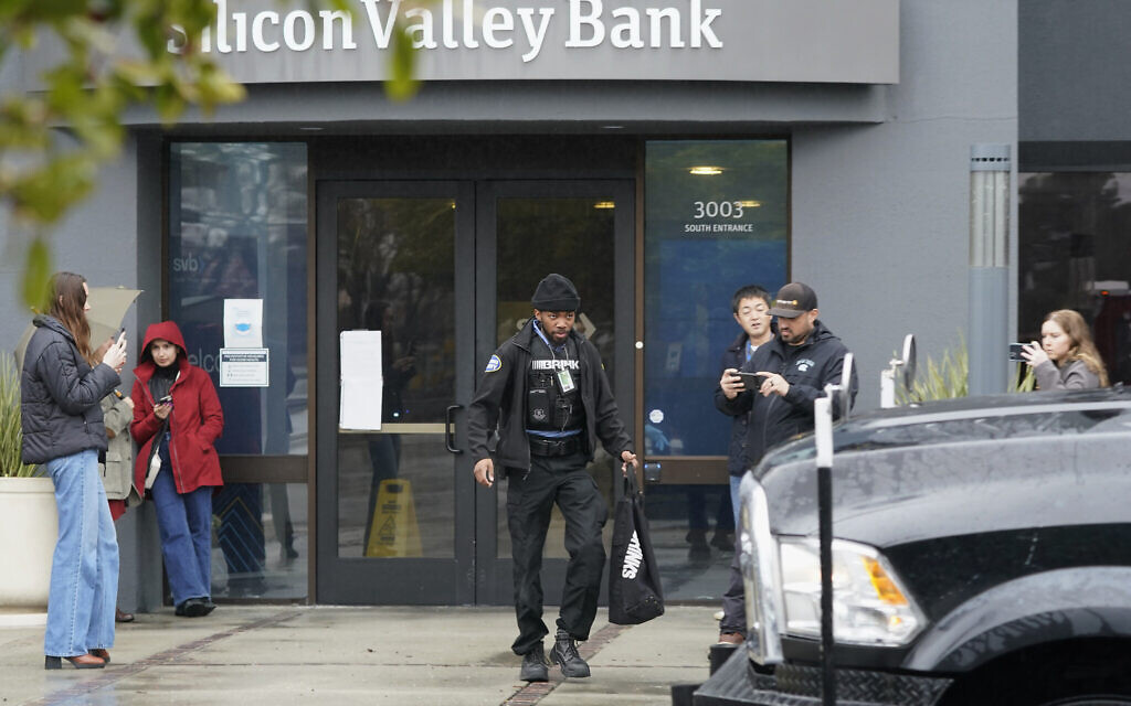 US closes Silicon Valley Bank in biggest collapse since 2008 The