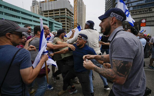 Scuffles between police and Israelis protesting against the judicial overhaul, Tel Aviv, March 23, 2023. (AP Photo/Ohad Zwigenberg)