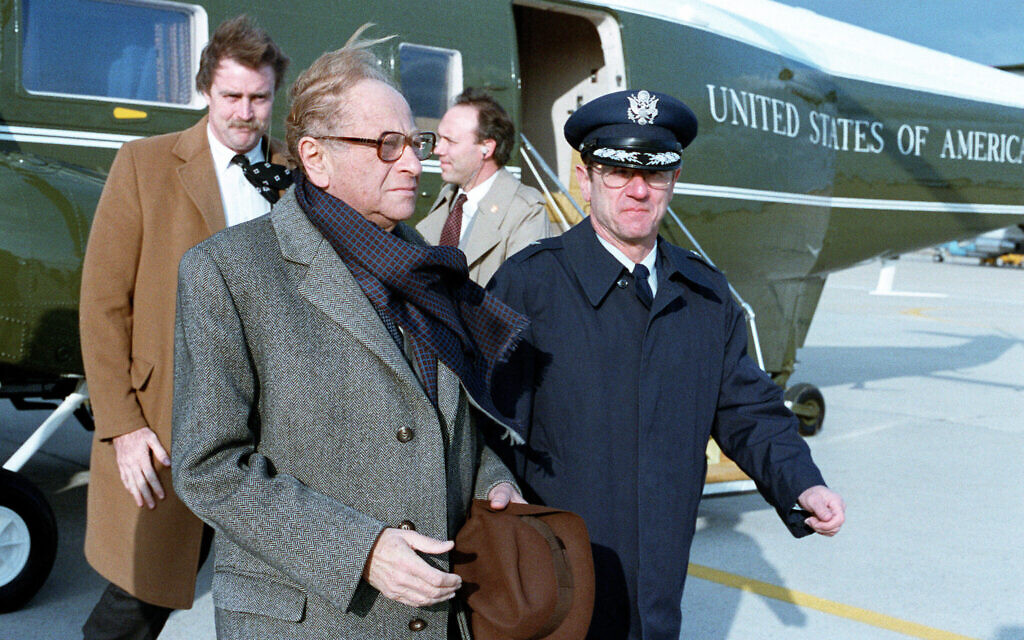 Austrian chancellor Bruno Kreisky, center, is greeted upon his arrival for a visit to the United States, February 4, 1983. (US DoD photo by SGT Michael W. Tyler/ Public domain)