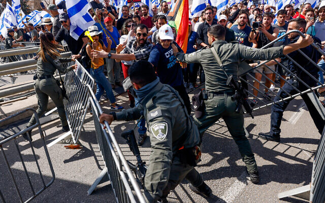 Demonstrators clash with police during a protest against the government's planned judicial overhaul, in Tel Aviv, March 1, 2023. (Erik Marmor/Flash90)