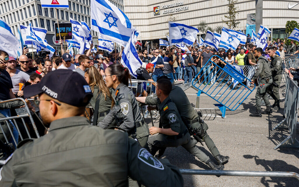 Police clash with protesters during a demonstration against the Israeli government's planned judicial overhaul, in Tel Aviv, March 1, 2023. (Erik Marmor/Flash90)