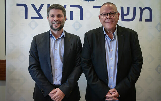Minister of Finance Bezalel Smotrich and and Arnon Ben-David, chairman of the Histadrut labor union hold a joint press conference in Tel Aviv on March 2, 2023. (Avshalom Sassoni/Flash90)
