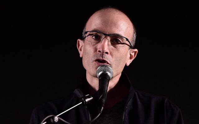 Yuval Noah Harari speaks at a protest against the Israeli government's planned judicial overhaul, in Tel Aviv, March 4, 2023. (Tomer Neuberg/Flash90)