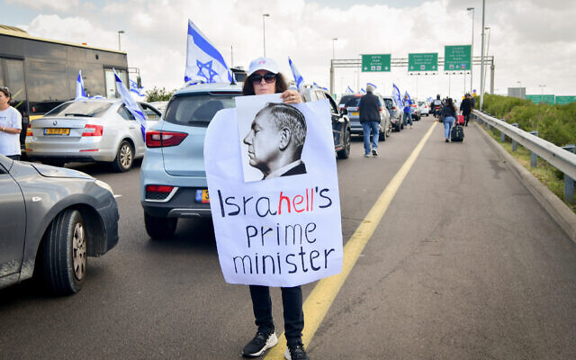 Travelers to Ben Gurion International Airport, where flights were delayed due to protesters blocking the airport access road, March 9, 2023. (Avshalom Sassoni/Flash90)