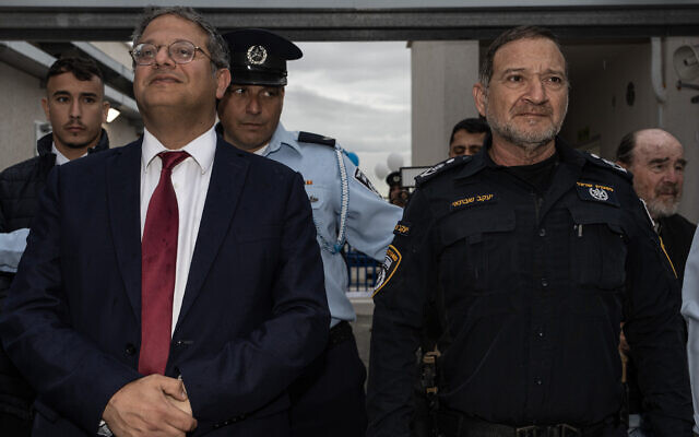 National Security Minister Itamar Ben Gvir (L) and Israel Police Commissioner Kobi Shabtai attend the inauguration of new police station in southern Israel, March 14, 2023. (Flash90)
