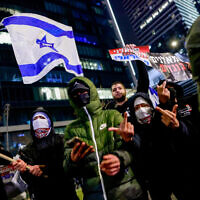 Likud activists and judicial overhaul supporters in Tel Aviv, March 18, 2023 (Erik Marmor/Flash90)