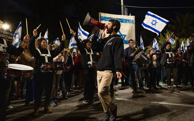 Israelis protest against the Israeli government's planned reform to the legal system, outside the president's residence in Jerusalem, on March 18, 2023. (Yonatan Sindel/Flash90)