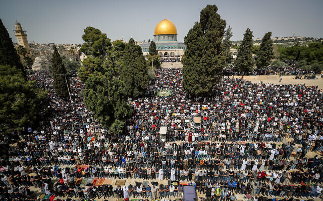 Tens of thousands of Muslim worshipers attend the first Friday prayers of the holy month of Ramadan at the Al Aqsa Mosque Compound in Jerusalem's Old City, March 24, 2023. (Jamal Awad/Flash90)