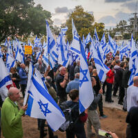Demonstrators against the government's planned judicial overhaul rally outside the home of Agriculture Minister Avi Dichter, in Ashkelon, March 26, 2023. (Flash90)
