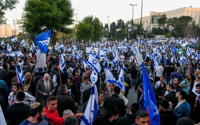 Protesters attend a rally in support of the government's planned judicial overhaul, in Jerusalem on March 27, 2023. (Arie Leib Abrams/Flash90)