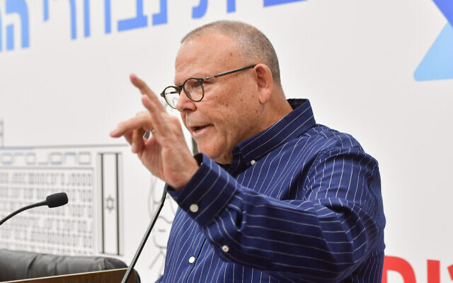Histadrut chief Arnon Bar-David declares a general strike in protest of the judicial overhaul, at a press conference in Tel Aviv on March 27, 2023. (Avshalom Sassoni/Flash90)