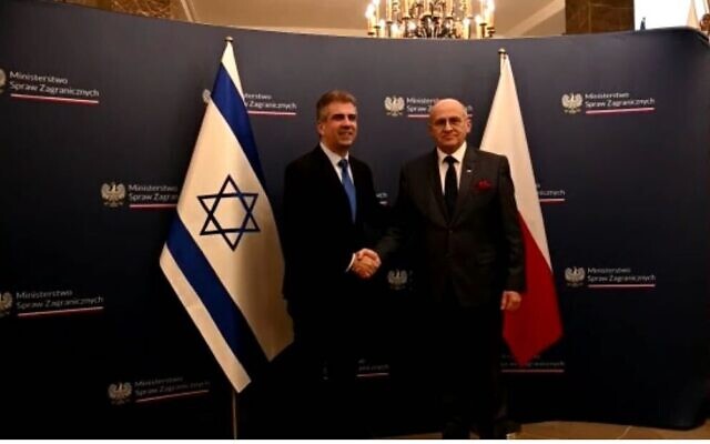 Foreign Minister Eli Cohen (left) and Polish Foreign Minister Zbigniew Rau in Warsaw on March 22, 2023. (Screenshot)