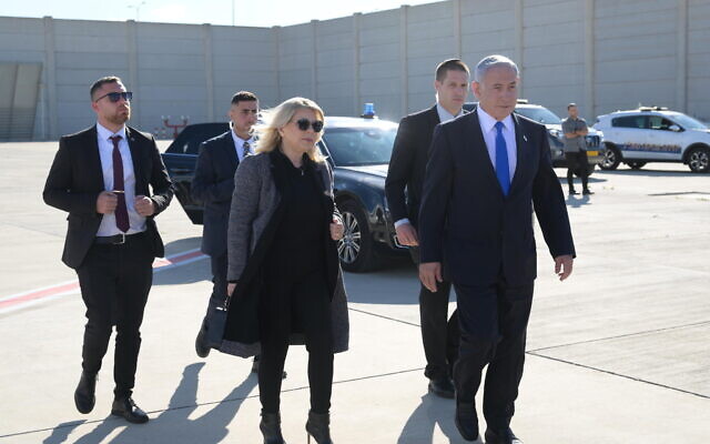 File: Prime Minister Benjamin Netanyahu and his wife Sara depart for Rome on March 9, 2023. (Amos Ben Gershom/GPO)