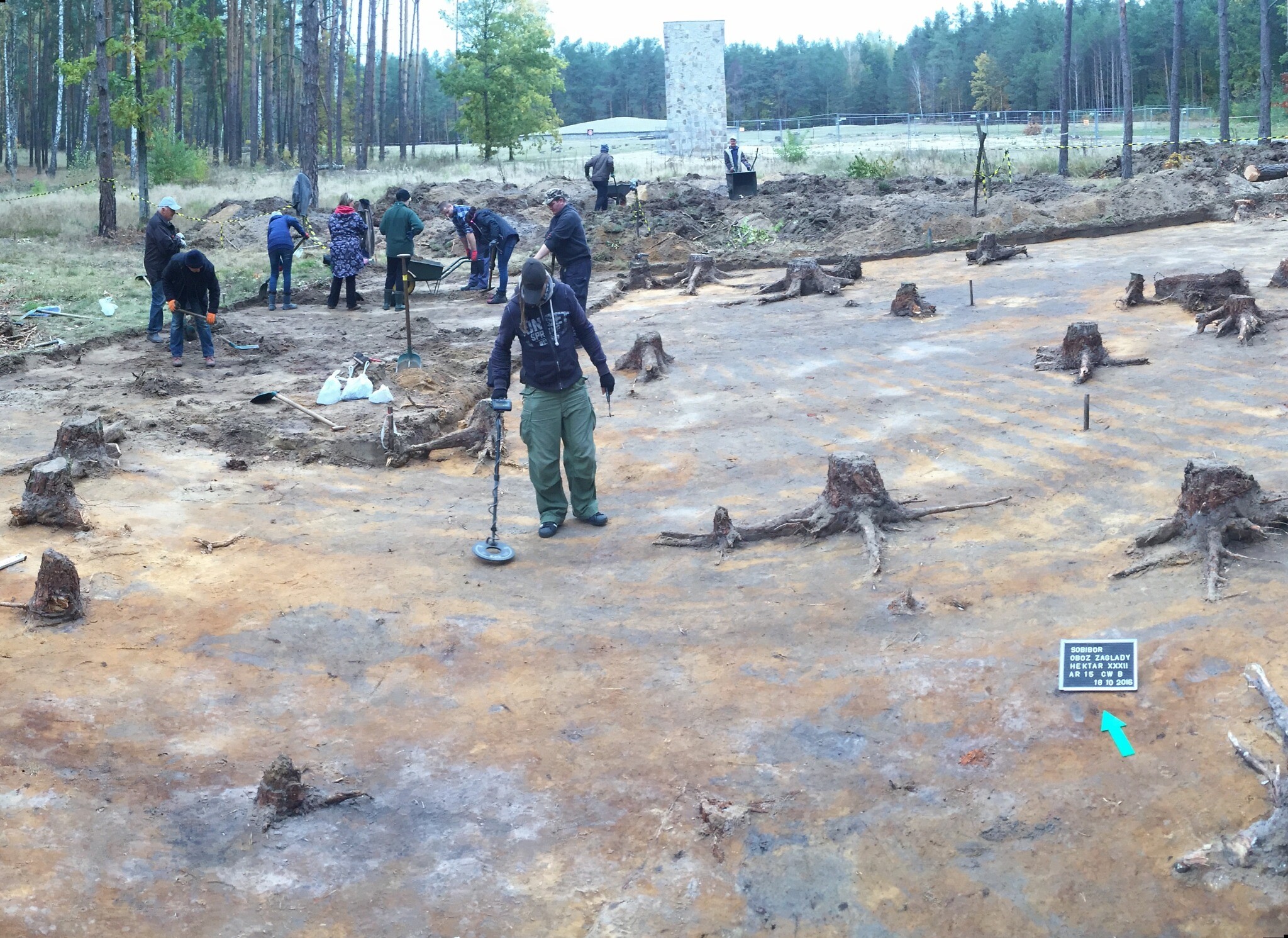 Excavations at Sobibor in the area of the hair-cutting barracks (courtesy: Gary Hochman)