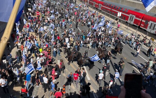 Mounted police officers try to clear anti-government protesters from the Ayalon Highway in Tel Aviv, March 16, 2023. (Carrie Keller-Lynn/Times of Israel)