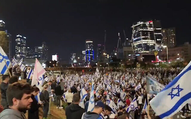 Thousands of Israelis protest on the Ayalon Highway in Tel Aviv, March 26, 2023, after the dismissal of Defense Minister Gallant. (Screenshot: Twitter)