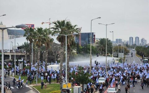 Police use a water cannon against anti-overhaul protests in Haifa, March 23, 2023 (Israel Police)