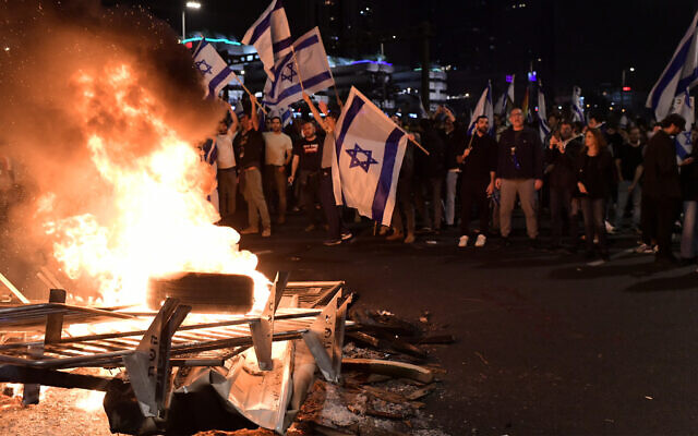 Protesters block the Ayalon highway in Tel Aviv during a demonstrations against the government's planned judicial overhaul on March 26, 2023. (Tomer Neuberg/Flash90)