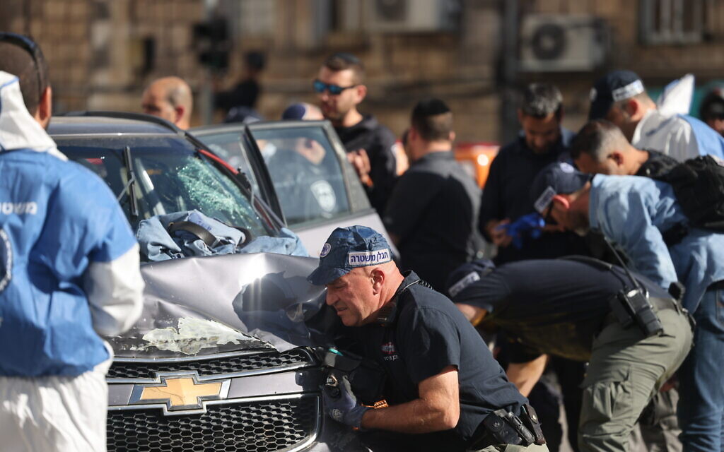 Palestinian charged with attempted murder for stabbing two soldiers in terror attack - Vimarsana News
