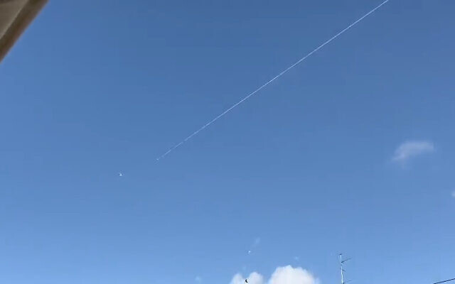 Iron Dome intercpetor missiles are seen over the border with Lebanon, April 6, 2023. (Screenshot: Twitter/Used in accordance with Clause 27a of the Copyright Law)
