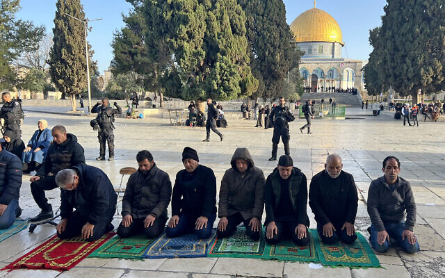 Israeli security forces stand guard as Palestinians pray in Jerusalem's al-Aqsa Mosque compound atop the Temple Mount on April 5, 2023 during the Muslim holy month of Ramadan. (AHMAD GHARABLI/AFP)