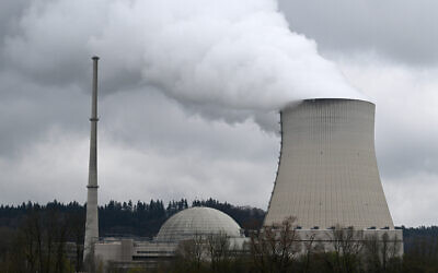 A photo taken on April 14, 2023 shows the nuclear power plant Isar in Essenbach near Landshut, southern Germany. (Photo by Christof STACHE / AFP)